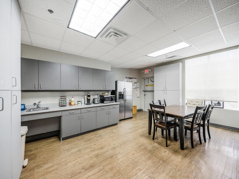 More Photos Of 7709 San Jacinto Pl, Plano Loft Creative Space For Sale