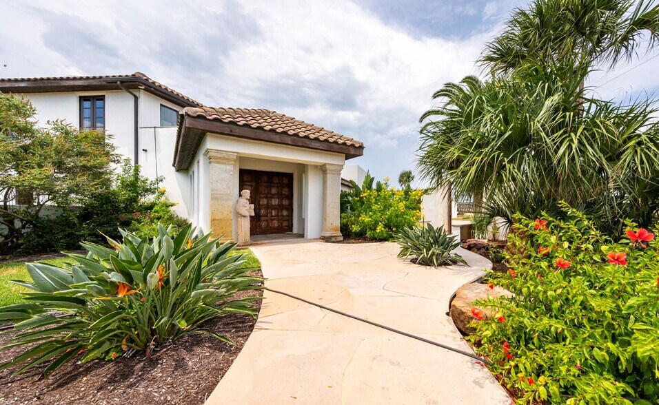 More Photos Of 1703 Highway 35 S, Rockport Office Residential For Sale