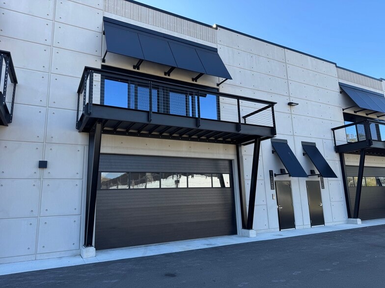 More Photos Of 6500 Motor Enclave Way, Tampa Racetrack For Lease