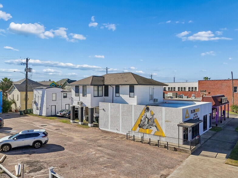 Primary Photo Of 2115 Broadway St, Galveston Apartments For Sale