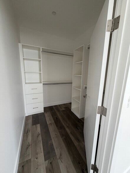 More Photos Of 3944 S Budlong Ave, Los Angeles Apartments For Sale