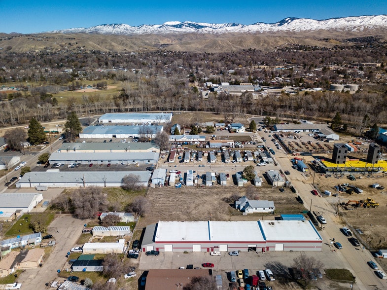 More Photos Of 504 E 43rd St, Garden City Warehouse For Lease