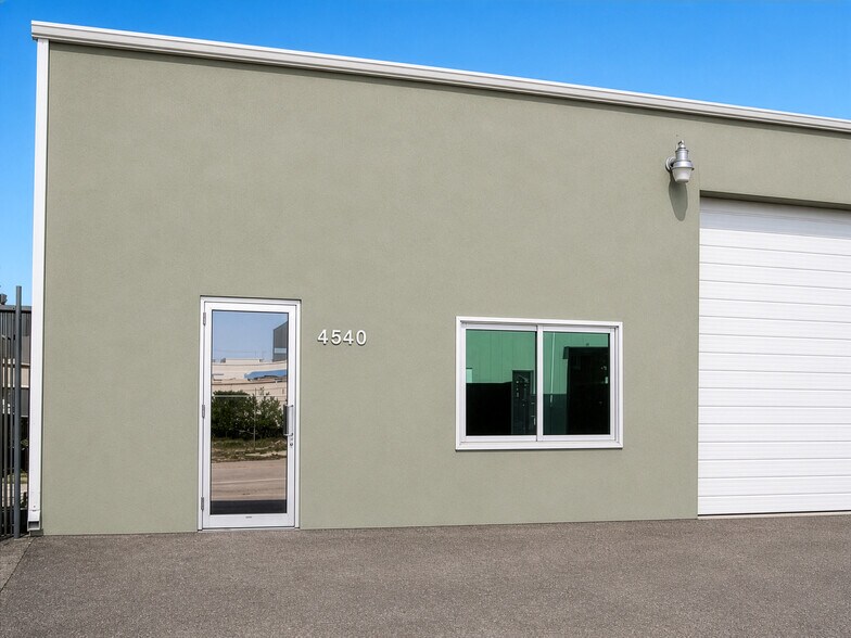 More Photos Of 4540 NE 6th Ave, Oakland Park Warehouse For Lease