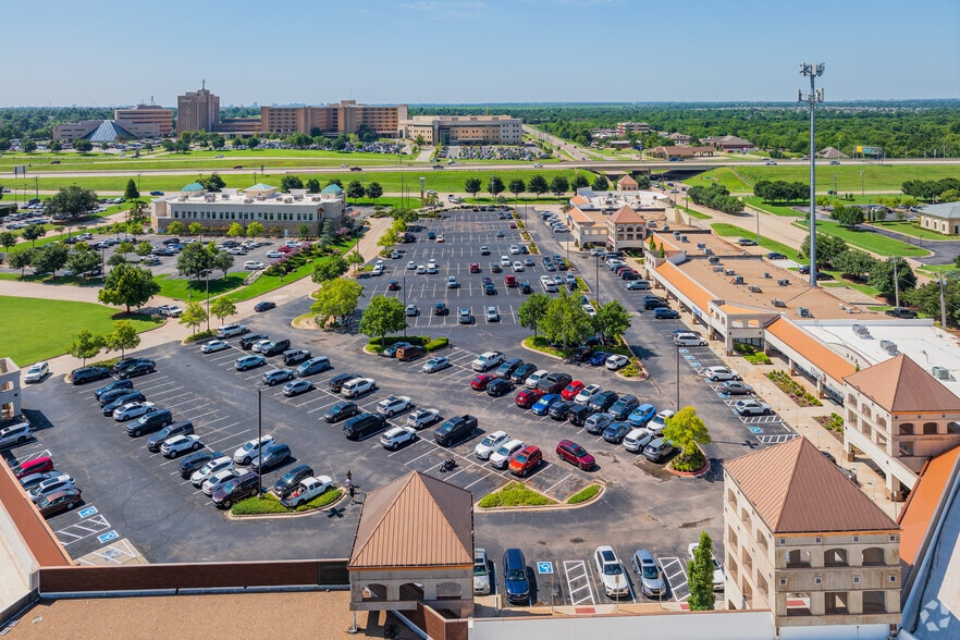 More Photos Of 4401 W Memorial Rd, Oklahoma City General Retail For Lease