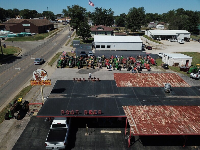 More Photos Of 902 E Main St, Robinson Restaurant For Sale