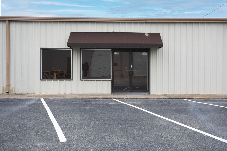 More Photos Of 13306 State Highway 110 S, Tyler Warehouse For Lease