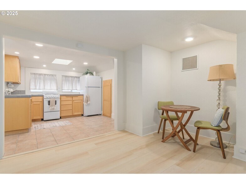 More Photos Of 1492 Pearl St, Eugene Office For Sale