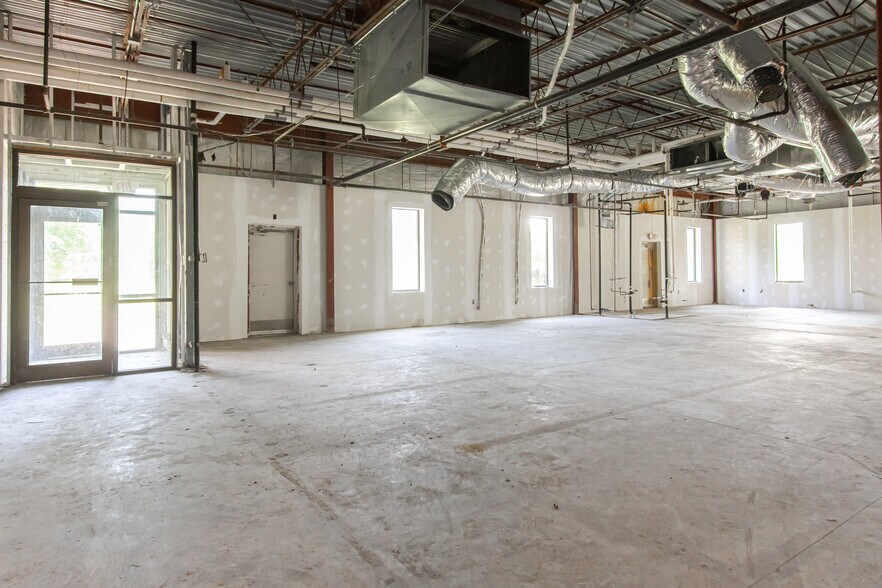 More Photos Of 377 Industrial Park Rd, Mount Jackson Warehouse For Lease