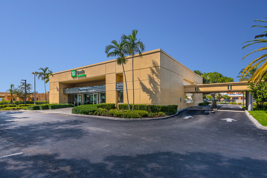 Primary Photo Of 3325 W Hillsboro Blvd, Deerfield Beach Bank For Lease