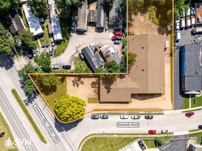 More Photos Of 881 Newtown Pike, Lexington Flex For Lease