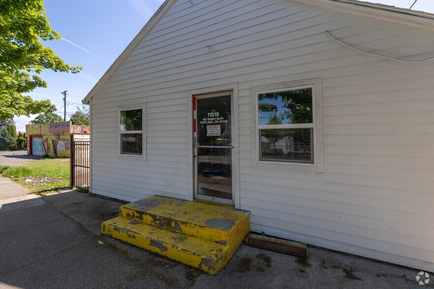 Primary Photo Of 11518 NE Sandy Blvd, Portland Apartments For Lease