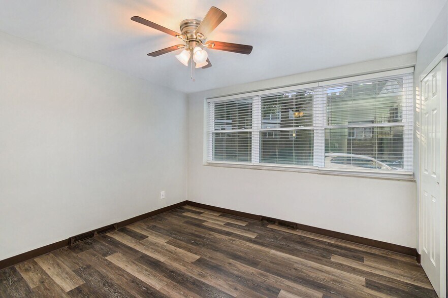 More Photos Of 4339 Roanoke Pkwy, Kansas City Apartments For Sale