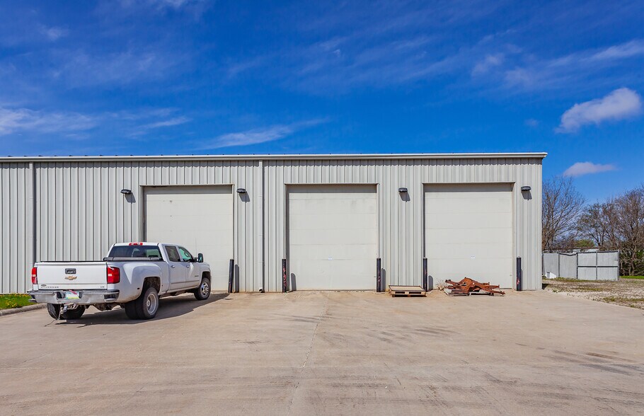 More Photos Of 107 Industrial Park Rd, Story City Warehouse For Sale