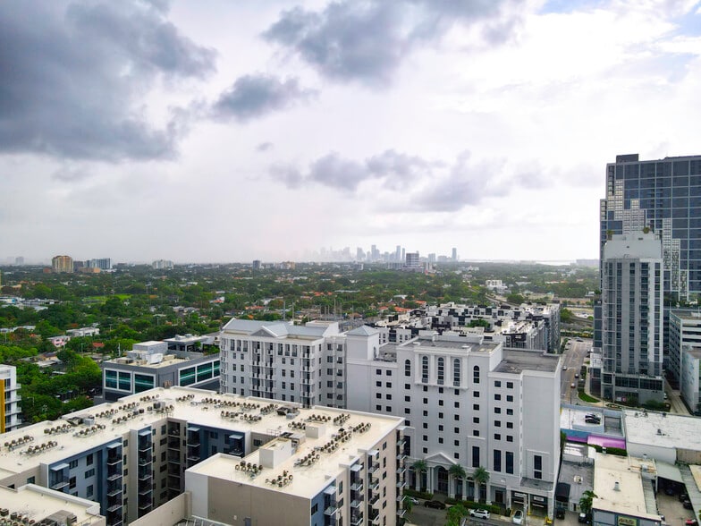 More Photos Of 3075 SW 39th Ave, Miami Showroom For Lease