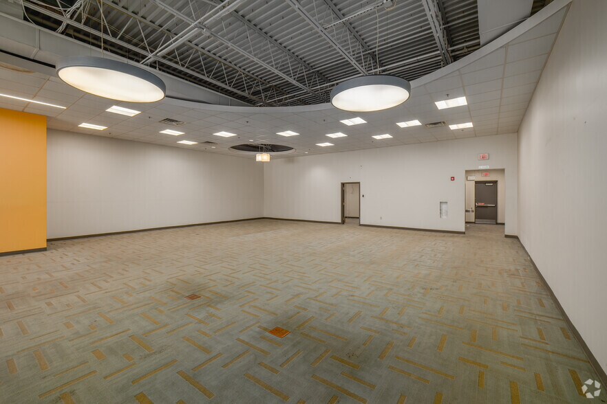 More Photos Of 3391 State Route 27, Franklin Park Storefront For Lease