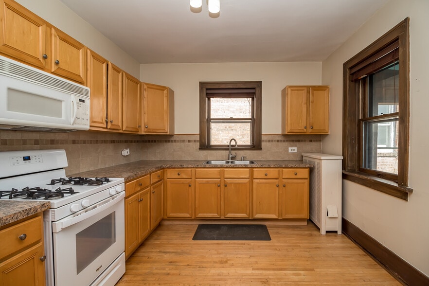 More Photos Of 71 N Williams St, Crystal Lake Storefront Retail Residential For Sale