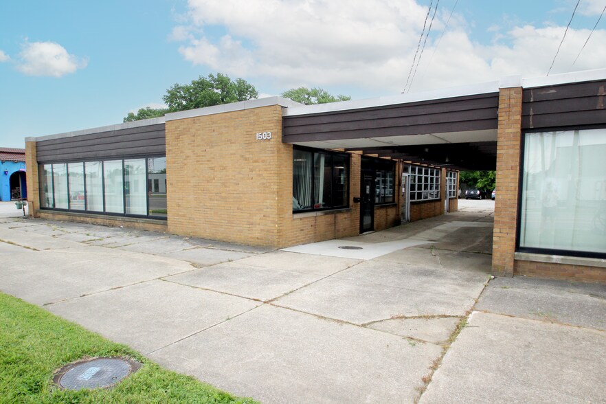 More Photos Of 1511 Brookpark Rd, Cleveland Office For Lease