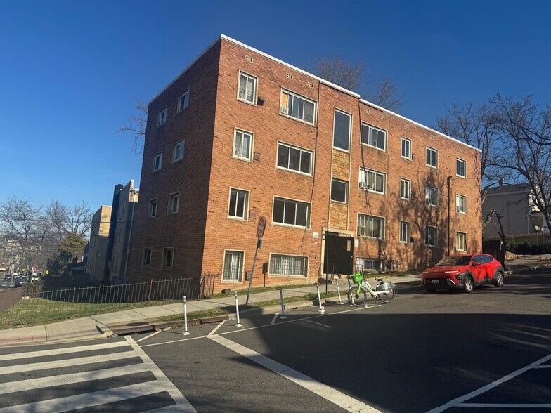 Primary Photo Of 5200 Clay St NE, Washington Apartments For Sale