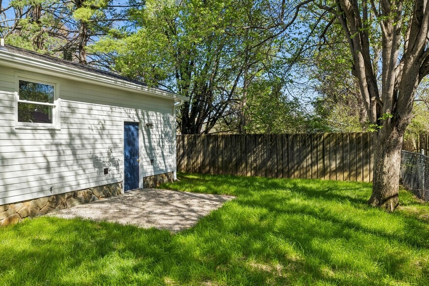 More Photos Of 1910 Redbud Ct, Franklin Multifamily For Sale