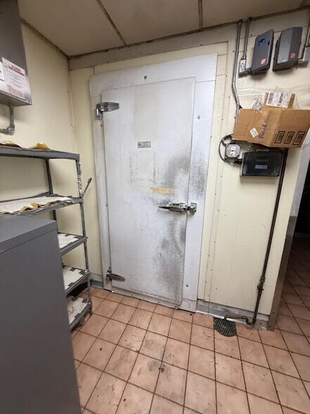 More Photos Of 888 Main St, Waltham Restaurant For Lease