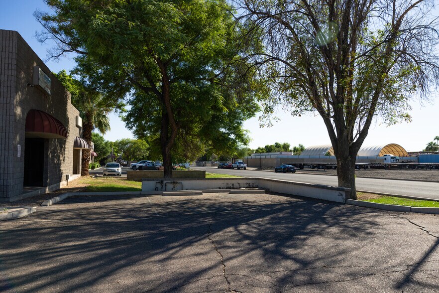 More Photos Of 6097 N 57th Dr, Glendale Warehouse For Sale