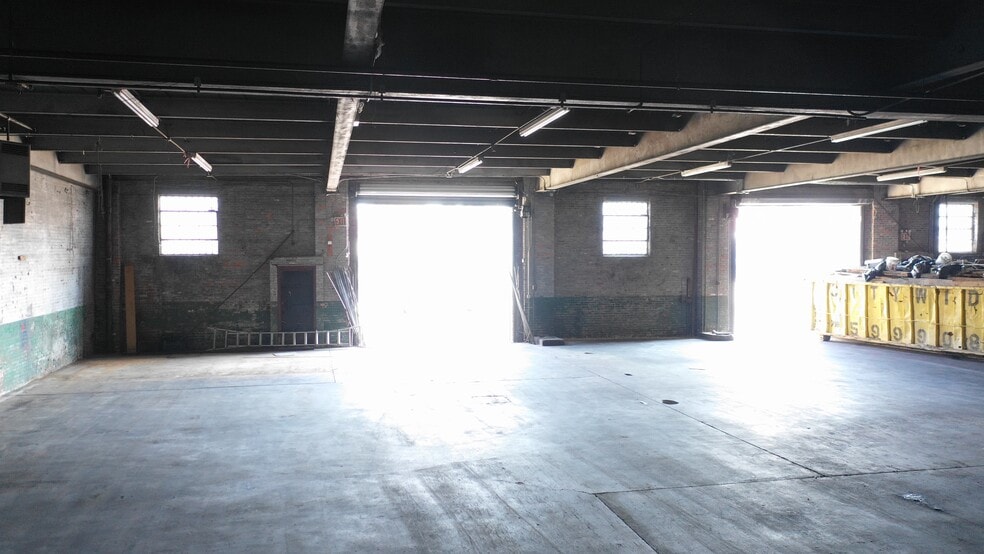 More Photos Of 35 Bowne St, Brooklyn Warehouse For Lease