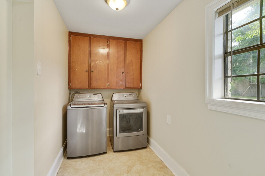 More Photos Of 7450 Antioch Rd, Baton Rouge Office For Sale