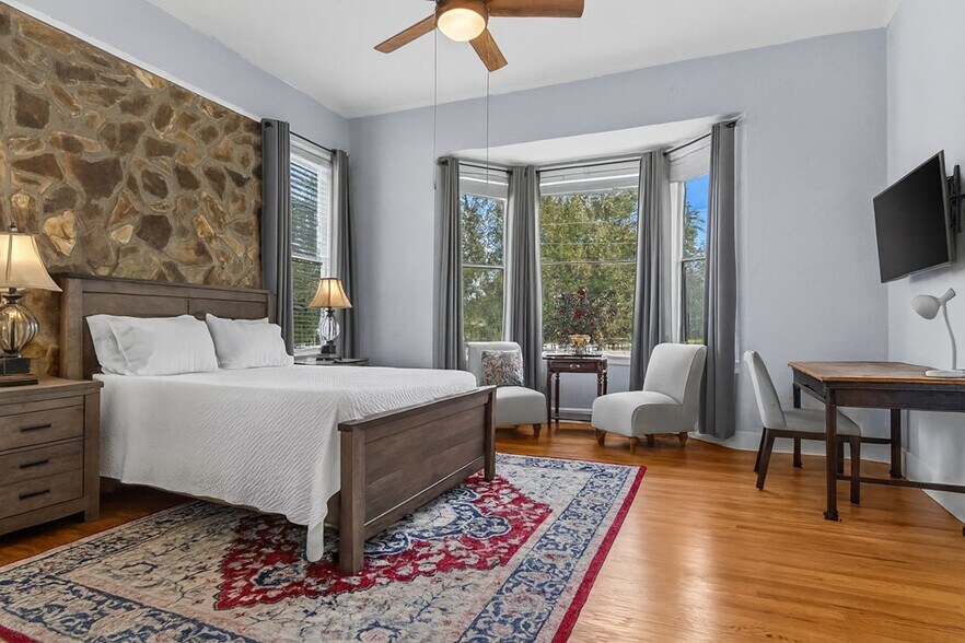 More Photos Of 235 Cedric St, Leesburg Office Residential For Sale