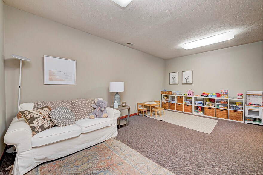 More Photos Of 4582 Northwest Plaza West Dr, Zionsville Office For Lease