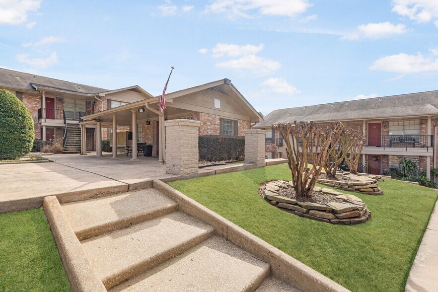 More Photos Of 2451 Lake Rd, Huntsville Apartments For Sale