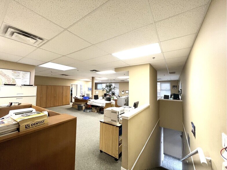 More Photos Of 998 Harbourside Dr, North Vancouver Showroom For Sale