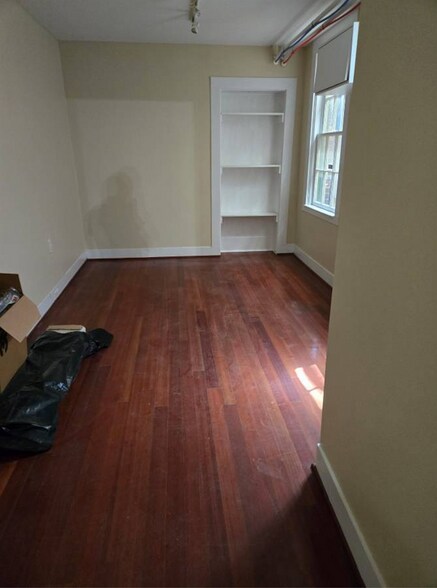 More Photos Of 1030 S Charles St, Baltimore Storefront Retail Residential For Lease