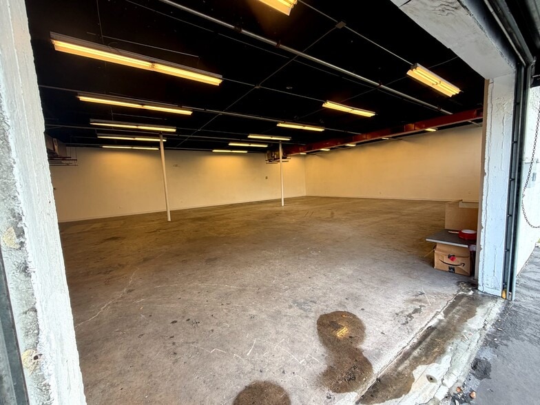 More Photos Of 1815 10th Ave N, Lake Worth Beach Warehouse For Lease