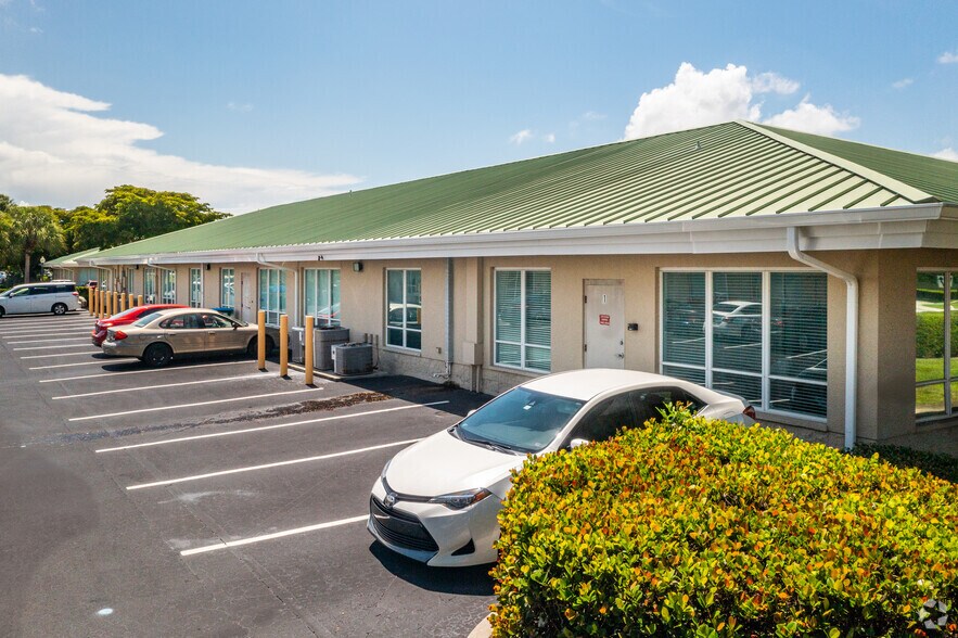 More Photos Of 6811 Palisades Park Ct, Fort Myers Medical For Lease