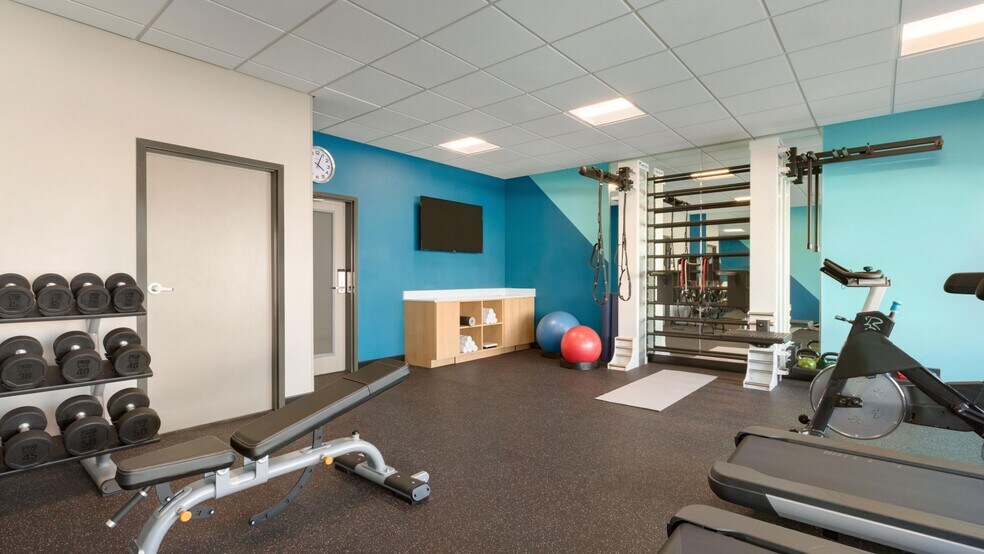 More Photos Of 281 Buddy Ganem Dr, Portland Hotel For Sale