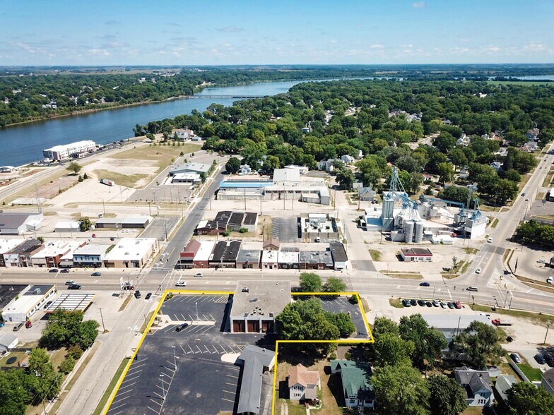 More Photos Of 300 First Ave, Rock Falls Bank For Lease