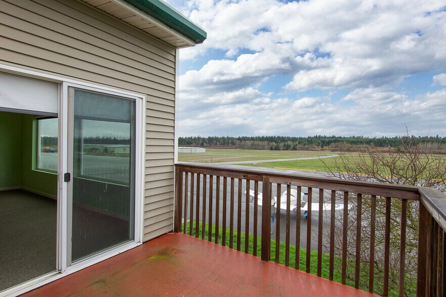 More Photos Of 191 Airport Rd, Port Townsend Airplane Hangar For Lease