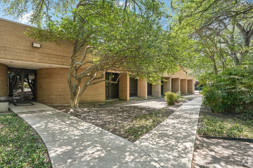 More Photos Of 9250 Amberton Pky, Dallas Office For Lease