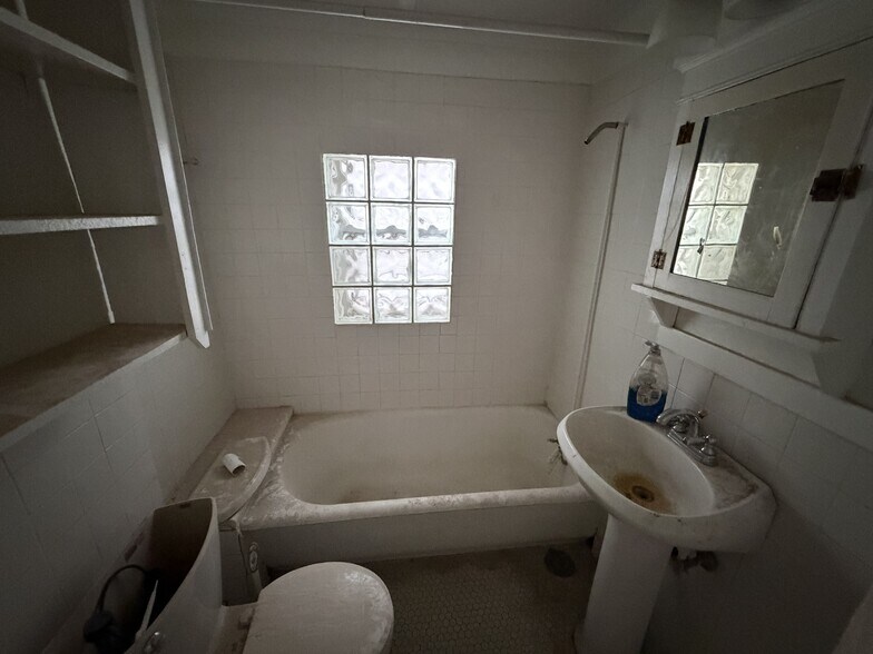 More Photos Of 2734 Charlotte St, Kansas City Apartments For Sale
