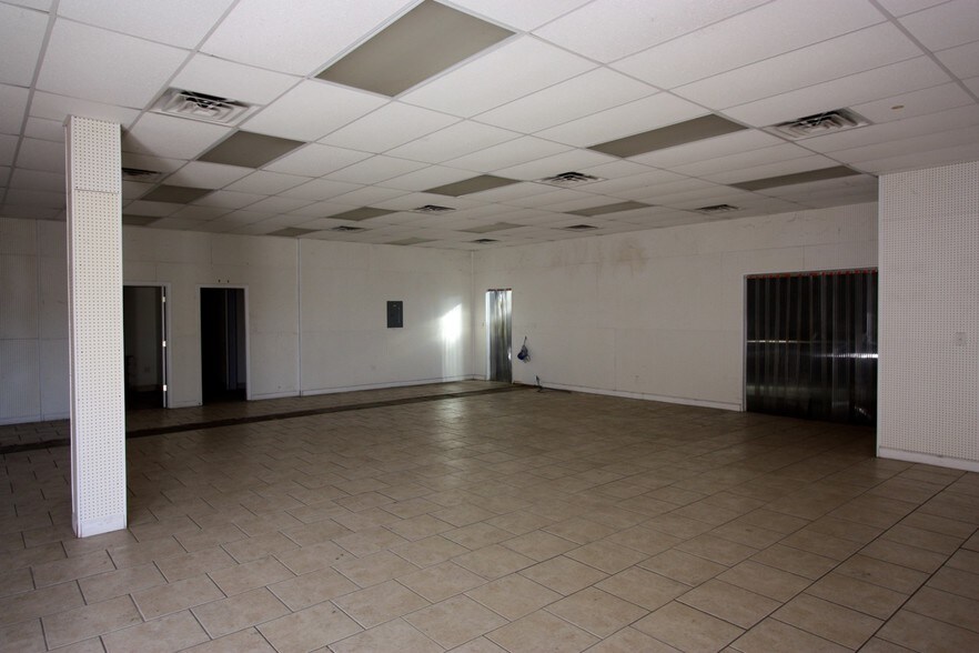 More Photos Of 110 W Interlake Blvd, Lake Placid Warehouse For Lease