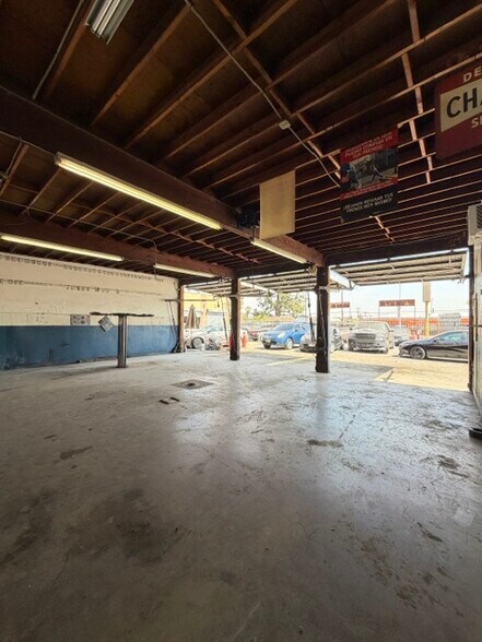 More Photos Of 10837 S Vermont Ave, Los Angeles Auto Repair For Lease