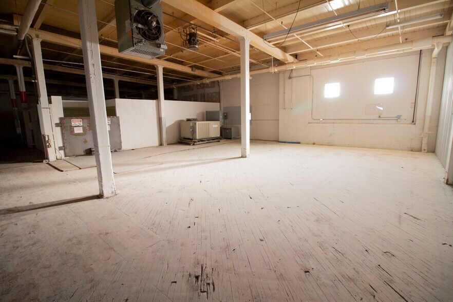 More Photos Of 126 Avenue C, Springfield Manufacturing For Sale