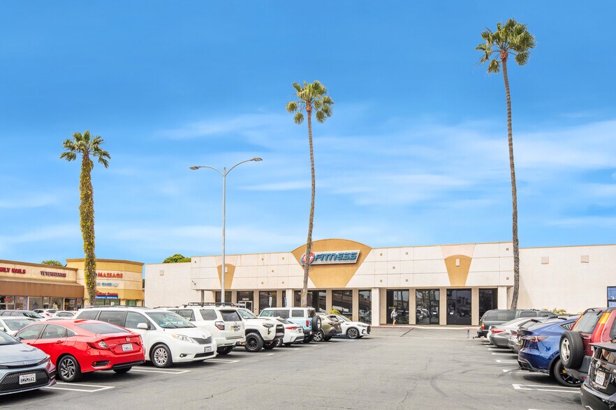 More Photos Of 5858 Warner Ave, Huntington Beach Freestanding For Sale