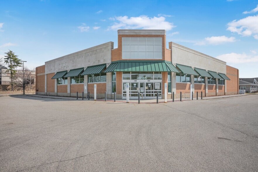 More Photos Of 4205-4225 Egan Dr, Savage Drugstore For Sale