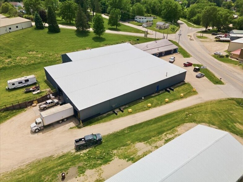 More Photos Of 301 Old Dubuque Rd, Anamosa Warehouse For Sale
