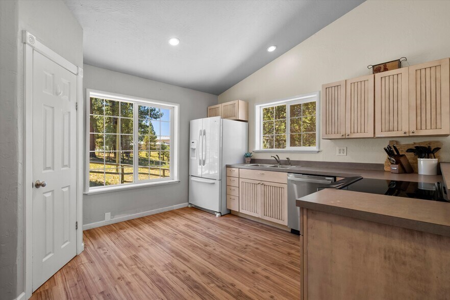 More Photos Of 53345 Riverview Dr, La Pine Multifamily For Sale