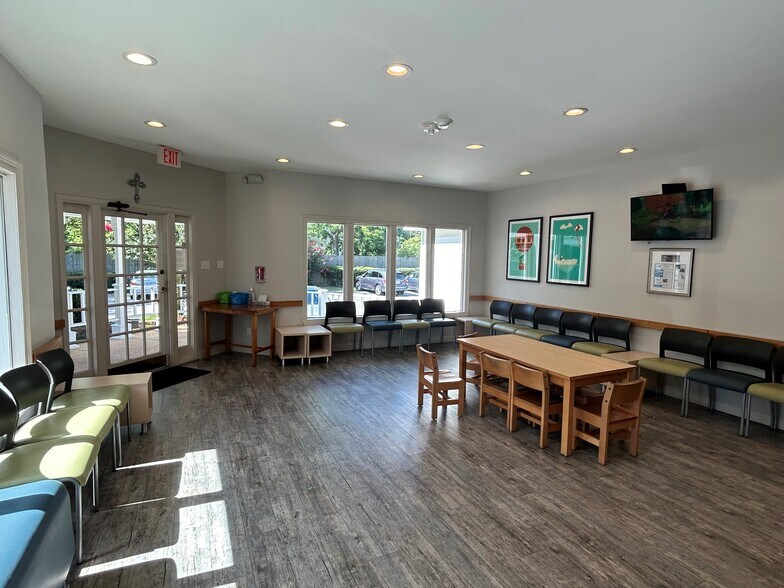 More Photos Of 1835 Old Shell Rd, Mobile Medical For Sale