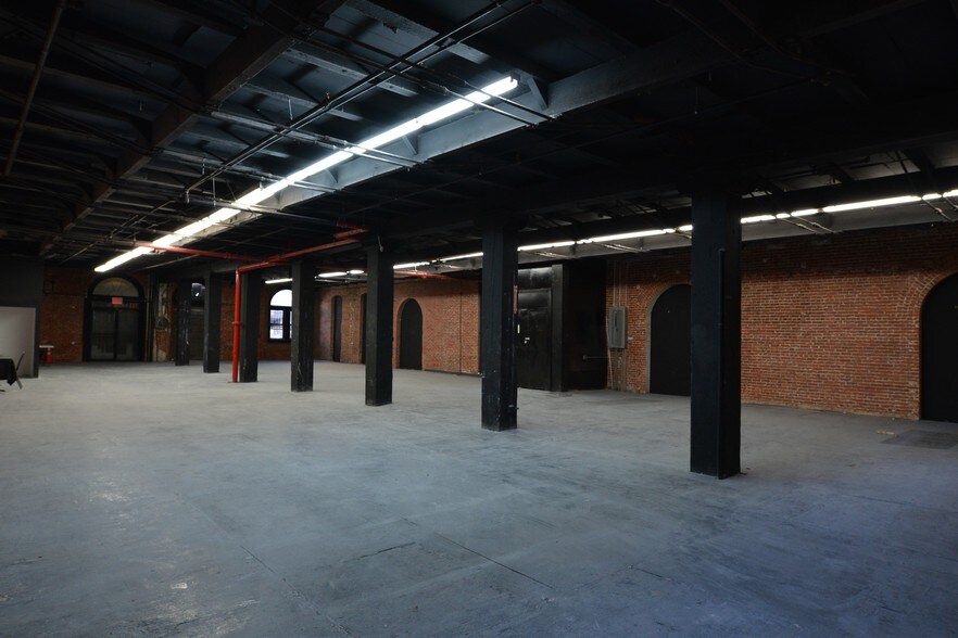 More Photos Of 16 Waverly Ave, Brooklyn Loft Creative Space For Lease
