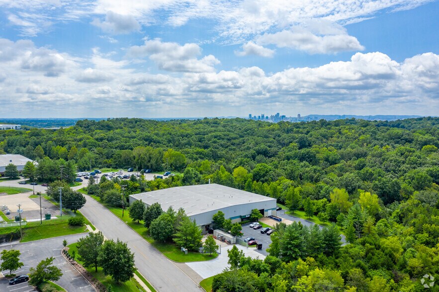 More Photos Of 566-568 Brick Church Park Dr, Nashville Distribution For Lease