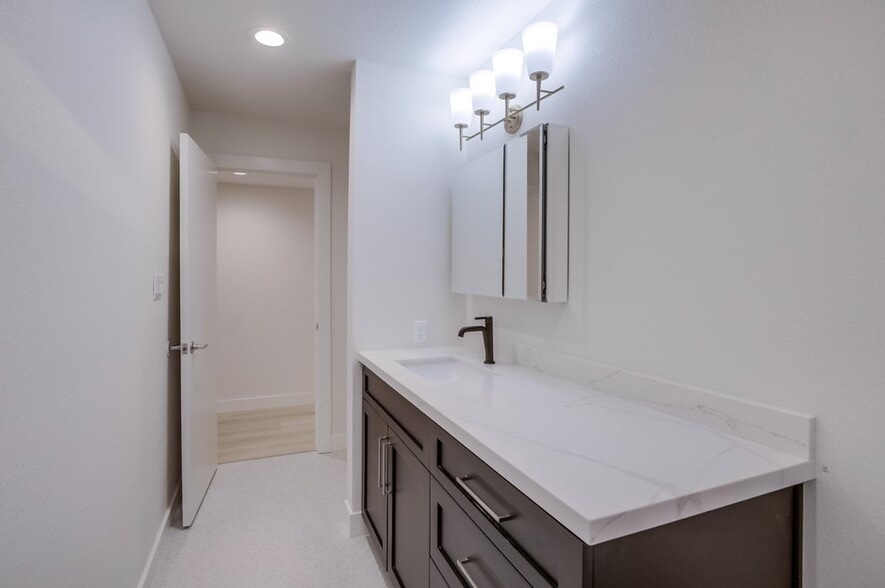 More Photos Of 3449 Ocean Front Walk, San Diego Apartments For Sale